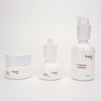 Le compte-gouttes 50ml en plastique vide met la couleur en bouteille légère de empaquetage adaptée aux besoins du client