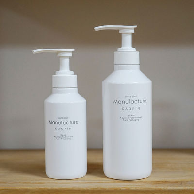 Lo sciampo bianco dell'ANIMALE DOMESTICO di QS imbottiglia la pompa della lozione di 300ml 500ml per il balsamo di capelli