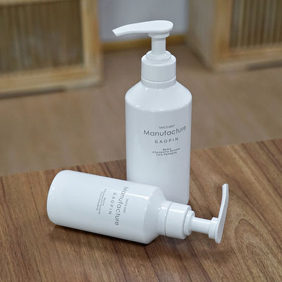 Lo sciampo bianco dell'ANIMALE DOMESTICO di QS imbottiglia la pompa della lozione di 300ml 500ml per il balsamo di capelli